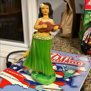 Vintage 1999 Hula Girl Figurine with Green Grass Skirt ((rare))